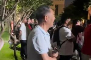 0-3~广厦球迷破防：要点脸吧？软蛋！女球迷：有本事骂上海人去吧