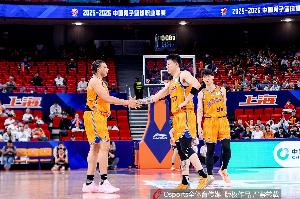 苏群：现在的CBA不仅得有钱 还得会组队&阵容够深以应对各种突发